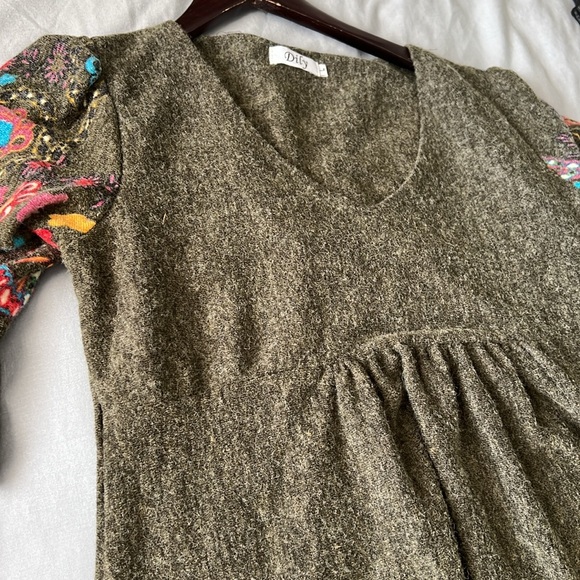 Multi-colored dress. - Picture 6 of 6